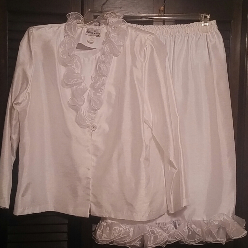 Satin skirt set in white with ruffles size XL